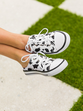 Load image into Gallery viewer, Star 4 Cow Sneakers
